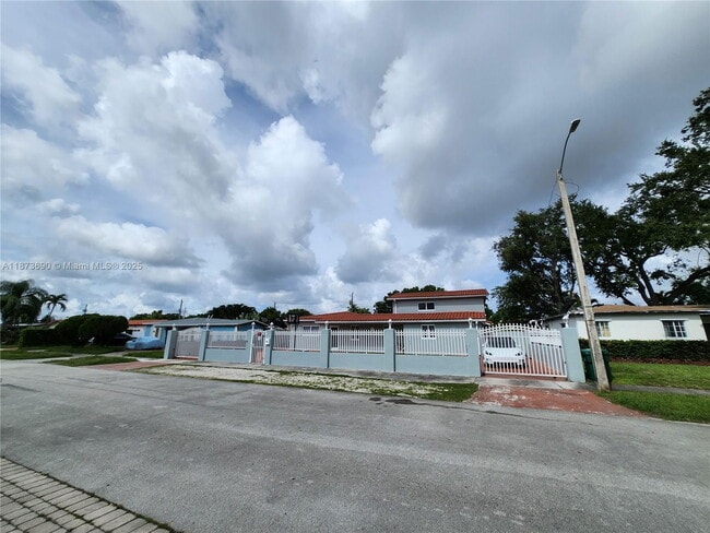 Photo - 3620 SW 106th Ave House