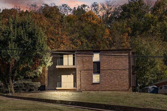 Foto del edificio - AVAILABLE NOW. 3 BED 1 BATH. IDEAL LOCATION IN BELLEVUE. CLOSE TO EVERYTHING WEST NASHVILLE. NEWL...