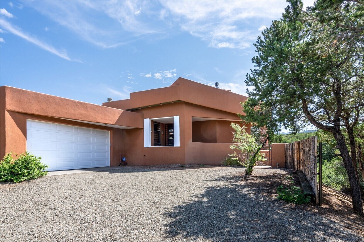 100 Nueva Ct, Santa Fe, NM 87501 House for Rent in Santa Fe, NM