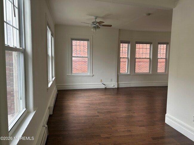 Building Photo - 513 Bangs Ave