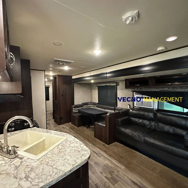 Foto del edificio - 9831 TX-106 Loop