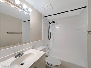 Building Photo - 1852 Golf View Ave