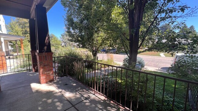 Foto del edificio - 2451 S Williams St