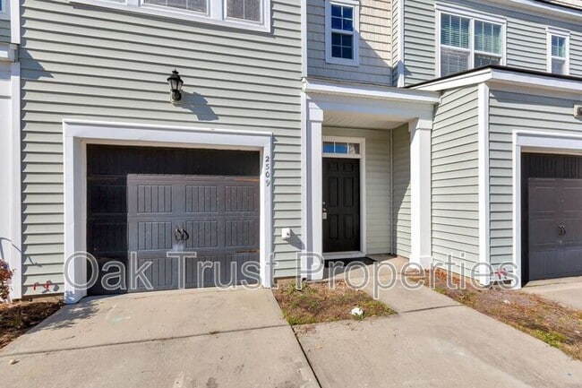 Building Photo - 2509 Stadium Dr