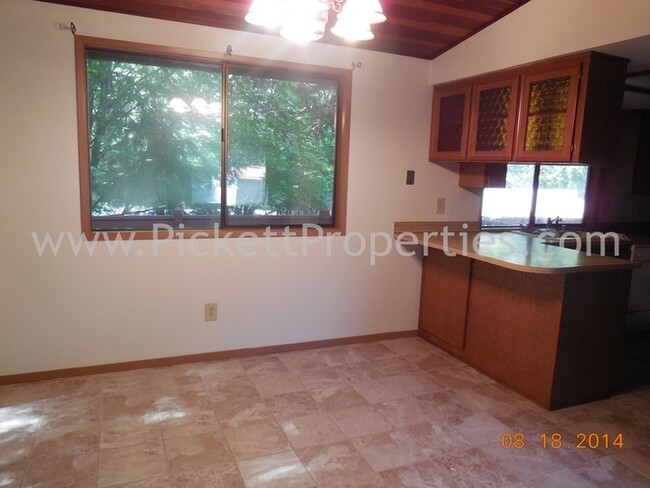 Foto del edificio - Large 3+ Bedroom off Bangor