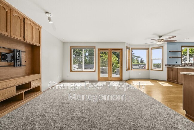Foto del edificio - 5204 Ridge Dr NE