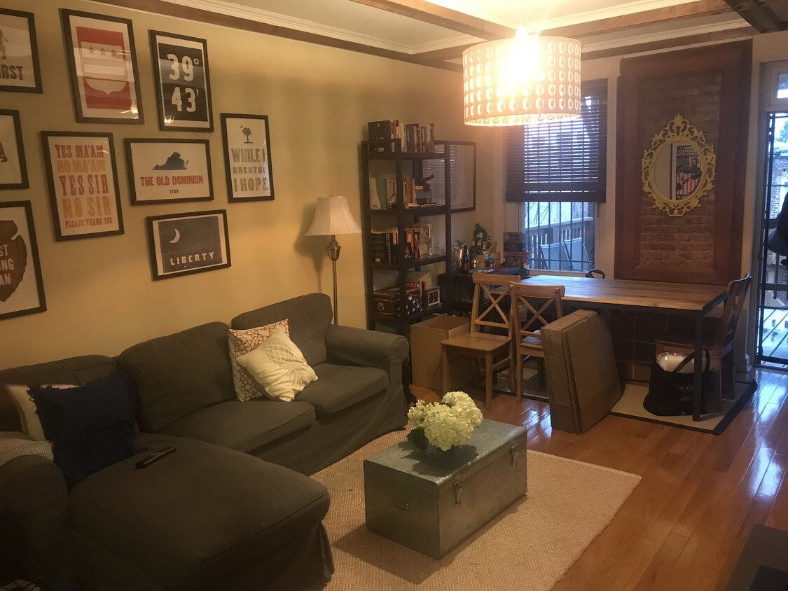 Foto principal - 1306 Belmont St NW