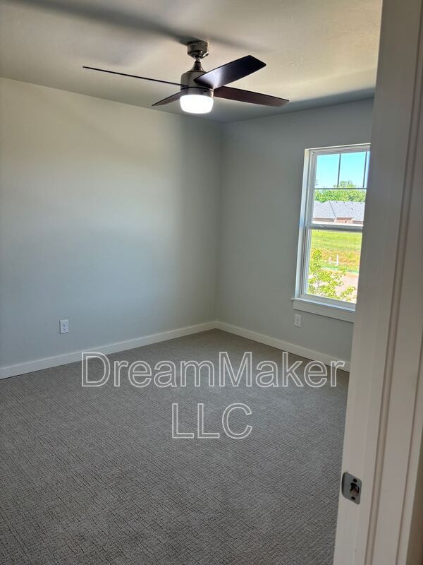 Building Photo - 1016 Varenna Ln