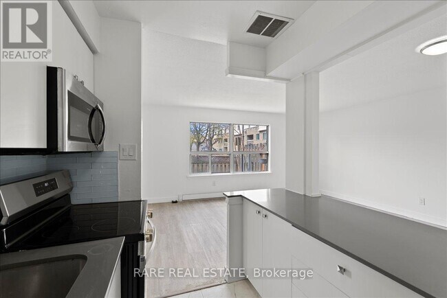 Photo du bâtiment - 7555 Goreway Dr