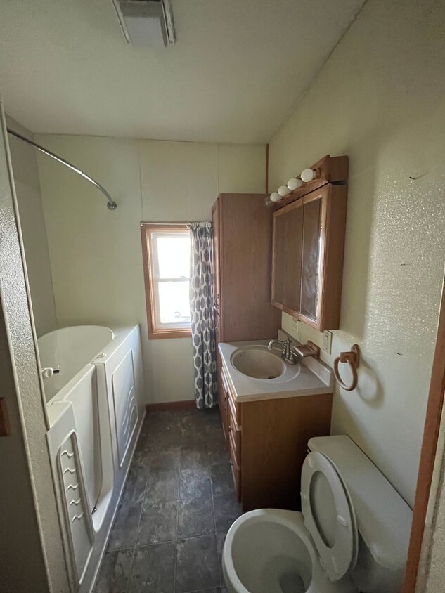 Primary Photo - 2 bedroom 1.5 Bathroom House! 1/2 OFF FIRS...