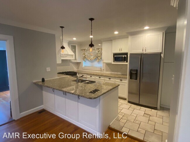 Building Photo - 4 br, 2 bath House - 1500 30th St.