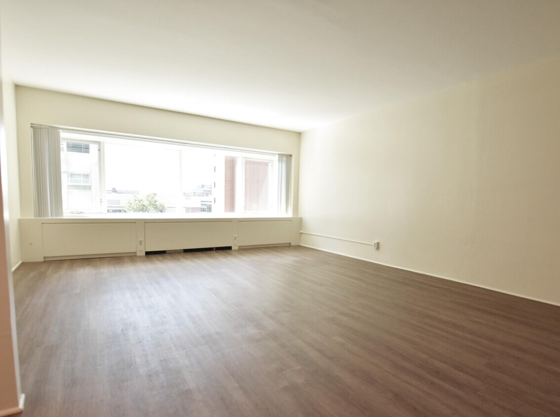Foto principal - 555 E William St