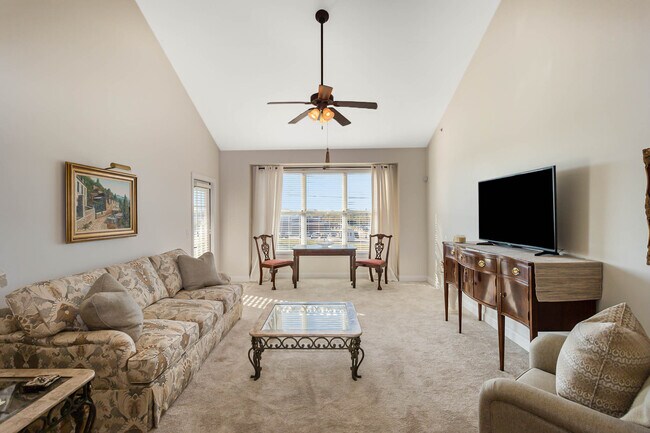 Building Photo - 2000 Newark Ln