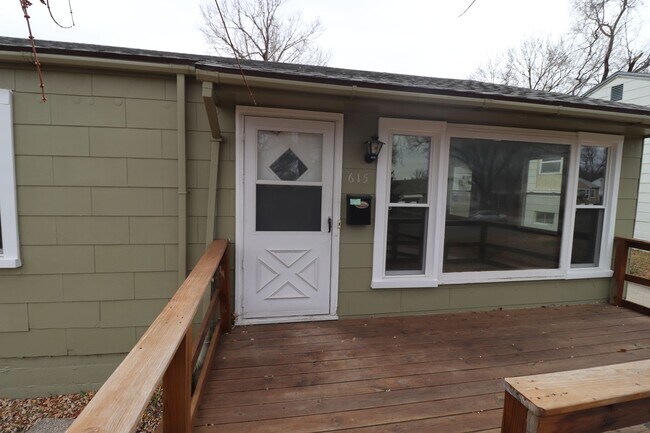 Foto del edificio - Spacious Updated Charming Home