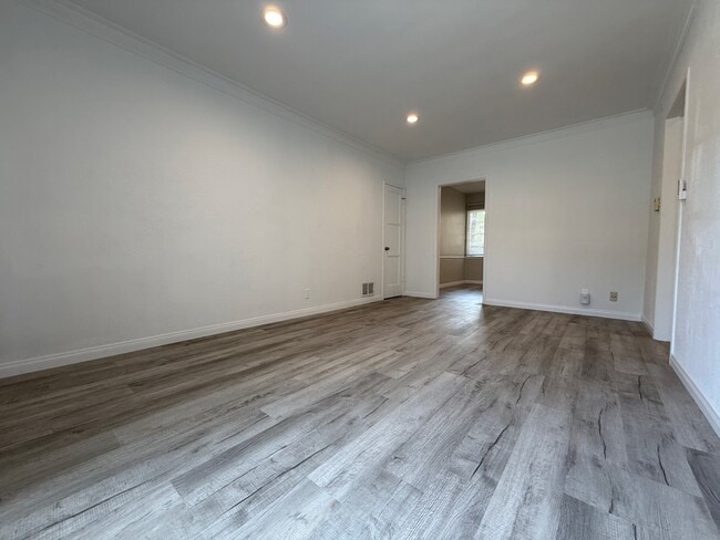 Foto del edificio - 5670 San Vicente Blvd