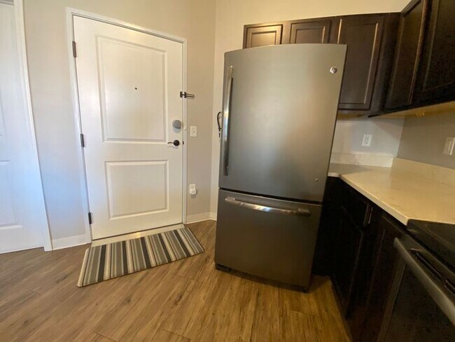 Foto del edificio - $1,600 | 1 Bedroom, 1 Bathroom Condo | No ...