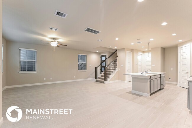 Foto del edificio - 9811 Falling Fern Ln
