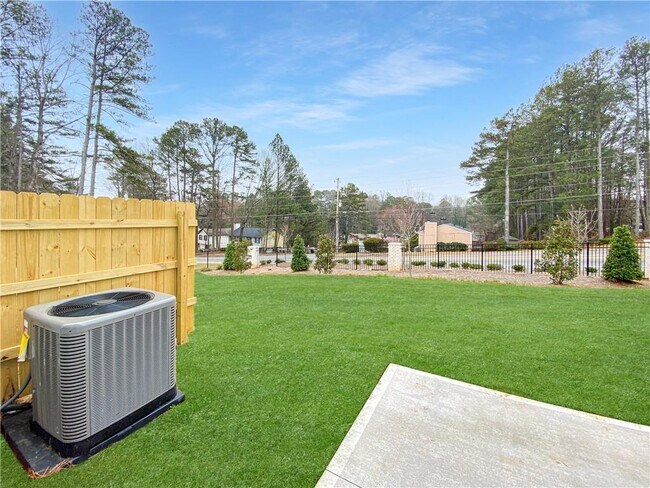 Foto del edificio - 1466 Fern Ridge Ln