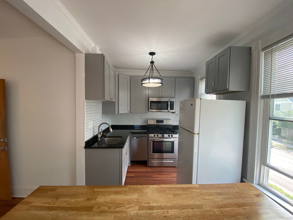Primary Photo - 918 W 26th St