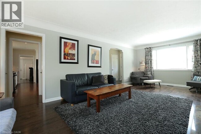 Photo du bâtiment - 865 Shadeland Ave