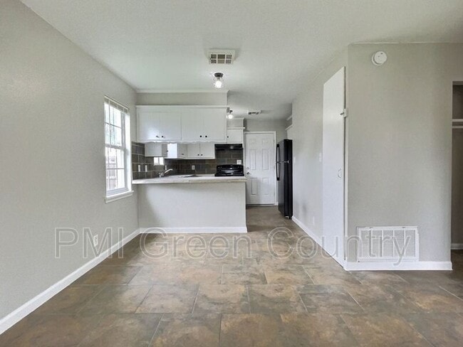 Building Photo - 6116 S Madison Pl