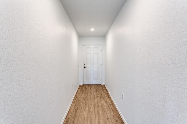 Building Photo - 4-BEDROOM HOME IN MISSION DEL LAGO
