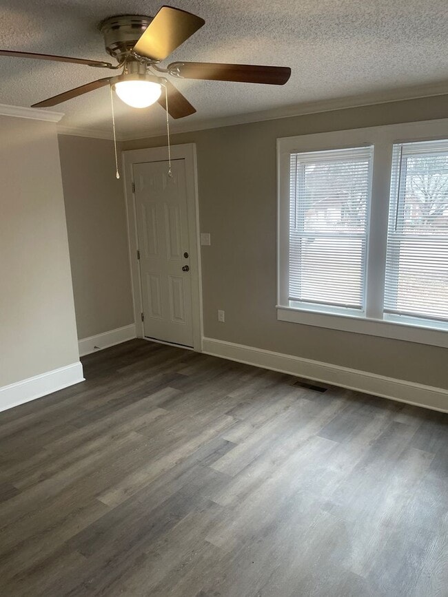 Foto del edificio - 3740 S Main St