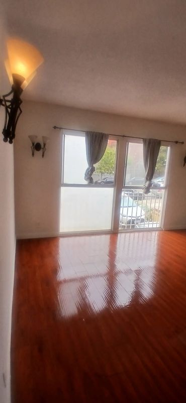 Foto del edificio - 4106 Rosewood Ave