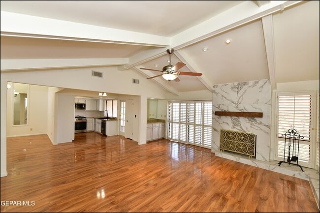 Building Photo - 5852 Mira Serena Dr
