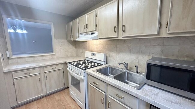 Building Photo - Hidden Gem! "Vinings Run" 2 Bed - 1 Bath C...