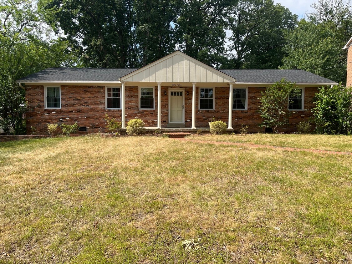 Primary Photo - 8015 Elm Pl