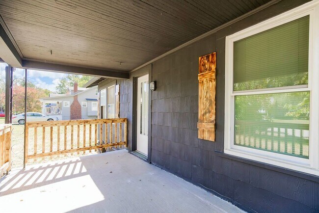 Foto del edificio - Charming 3-Bedroom Home with Granite Count...