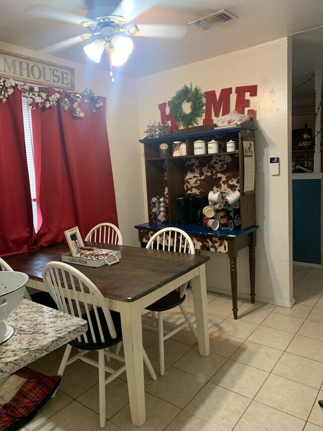 Foto del edificio - AUGUST PRE-LEASE Cute Southwood Valley 2 Bedroom 1.5 Duplex