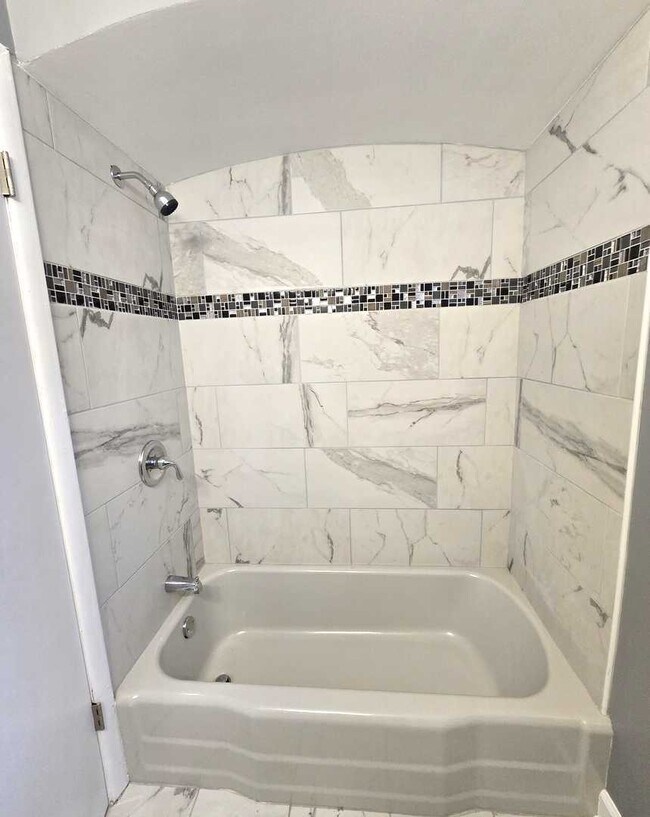 Foto del edificio - 8942 S Cornell Ave