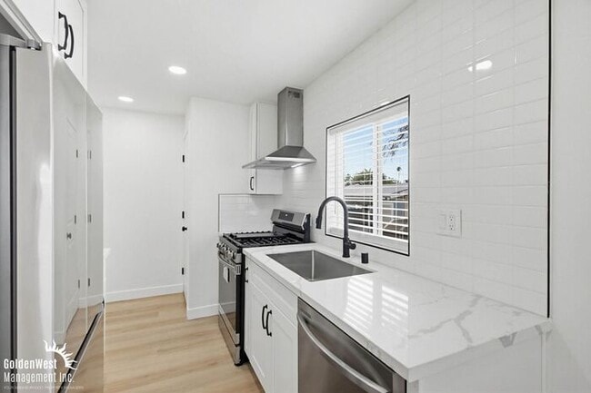 Foto del edificio - Newly Renovated 2Bdm 2Ba Stand Alone Unit with Private Yard in Chula Vista!