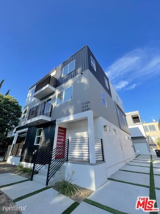 Foto del edificio - 4 br, 3.5 bath Condo - 1552 1/2 Winona Blvd