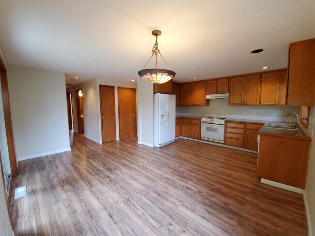 Building Photo - 1716 Hartford Dr
