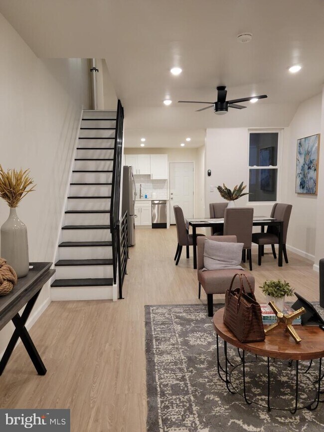 Foto del edificio - 1748 N Bambrey St