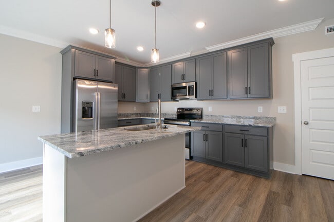 Building Photo - 166 Sango Dr
