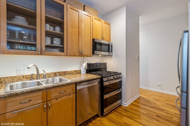 Building Photo - 942 N Wolcott Ave