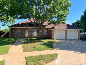 Building Photo - 412 Springhill Ct