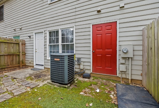Building Photo - 831 Dalewood Dr