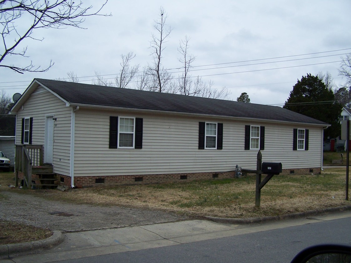 Primary Photo - 237 West College St