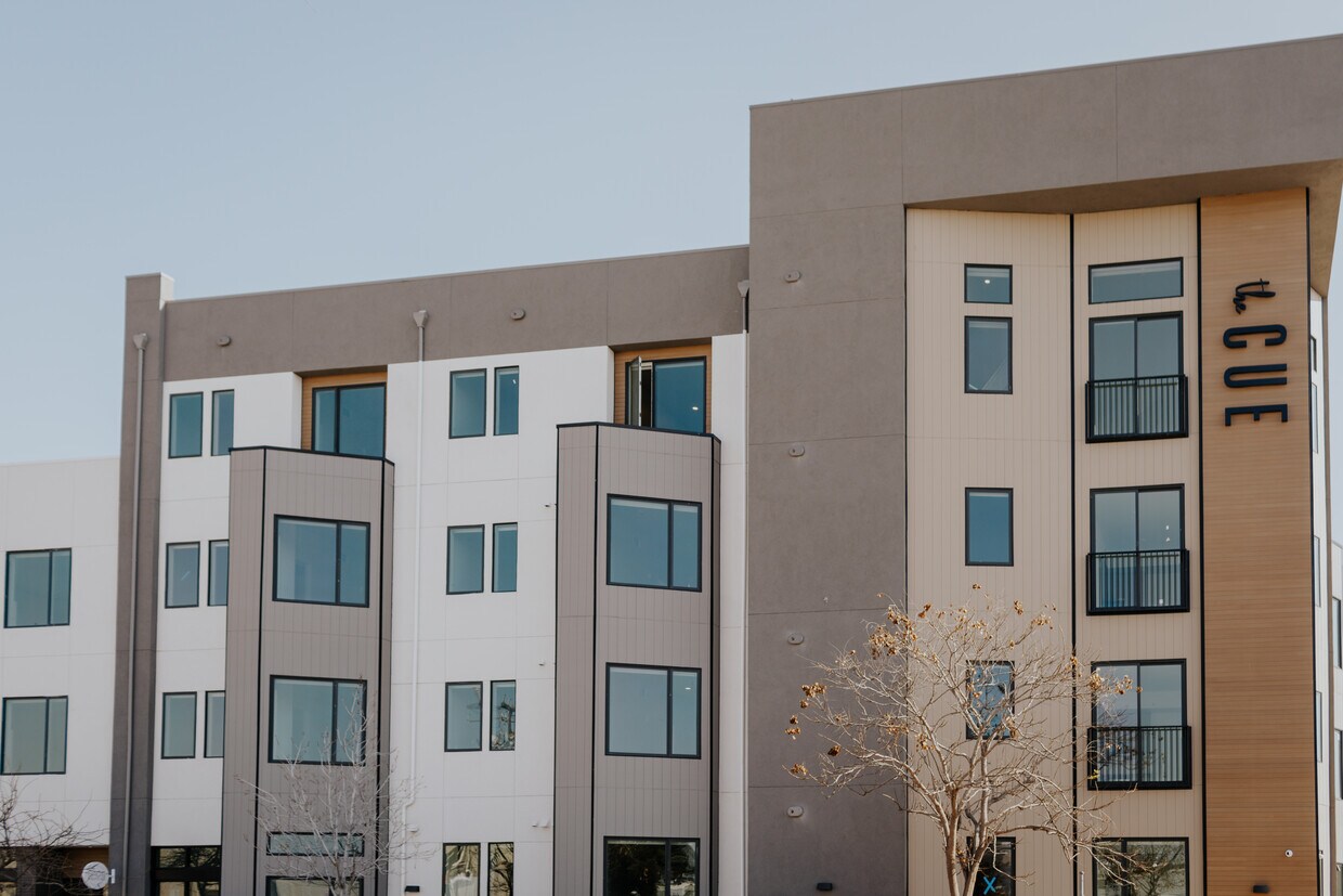 The Cue 1800 Q St Bakersfield, CA