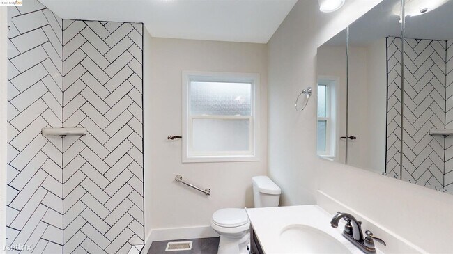Foto del edificio - 3 br, 2 bath House - 5491 Cole St
