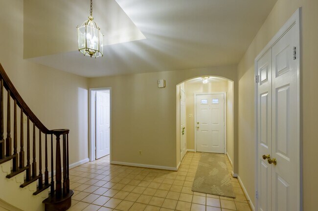 Foto del edificio - Beautifully Updated Townhome in Rockville