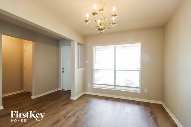 Foto del edificio - 16941 Wren Hill St