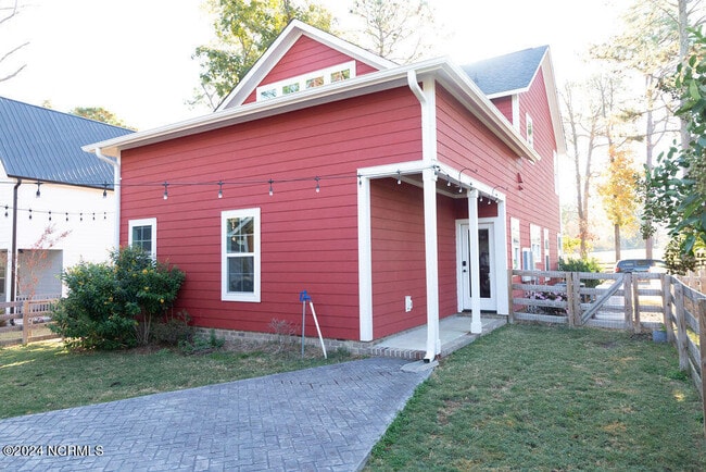 Building Photo - 380 Sheldon Rd