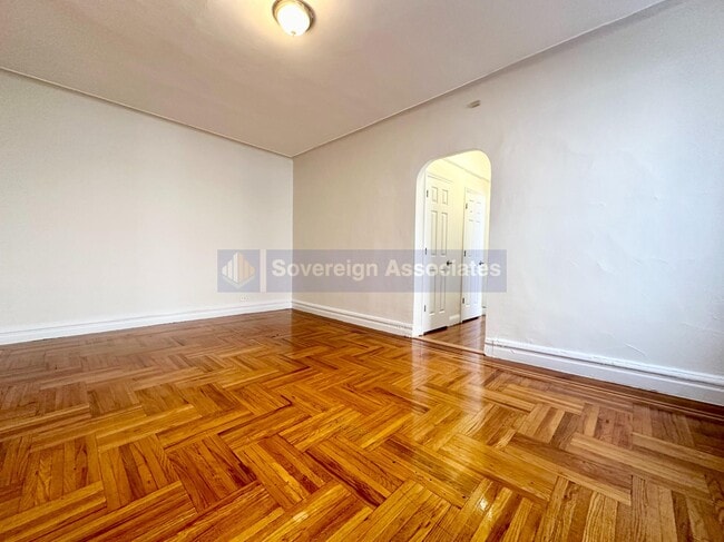 Foto del edificio - 3015 Roberts Ave