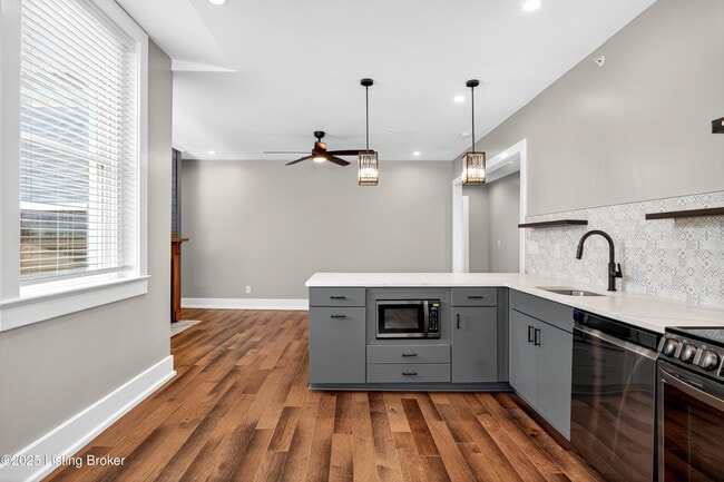 Building Photo - 1529 W Market St